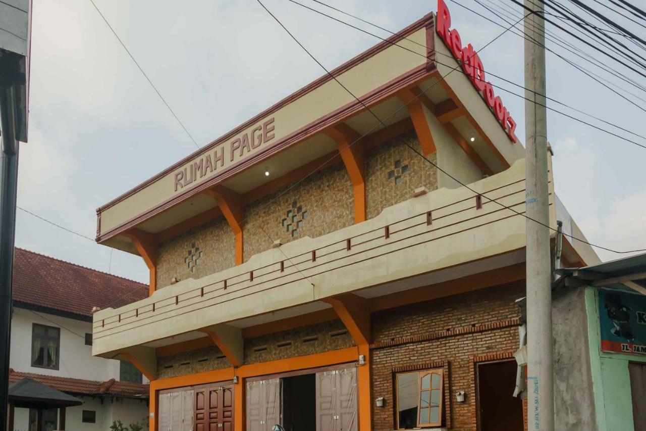 Hotel RedDoorz near Bukit Kubu Berastagi Exterior foto