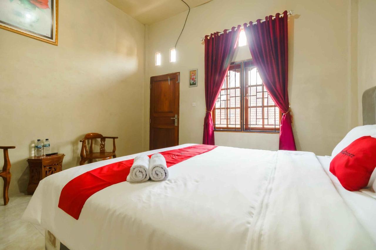 Hotel RedDoorz near Bukit Kubu Berastagi Exterior foto